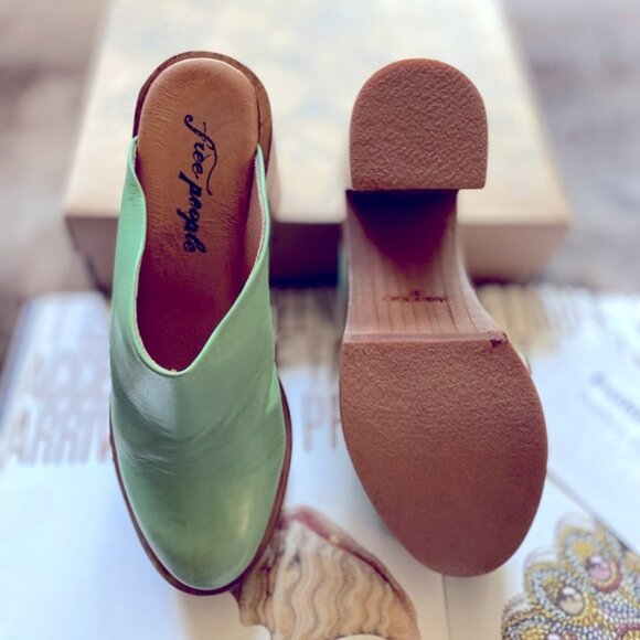 Suki Platform Clogs - Picture 7 of 11